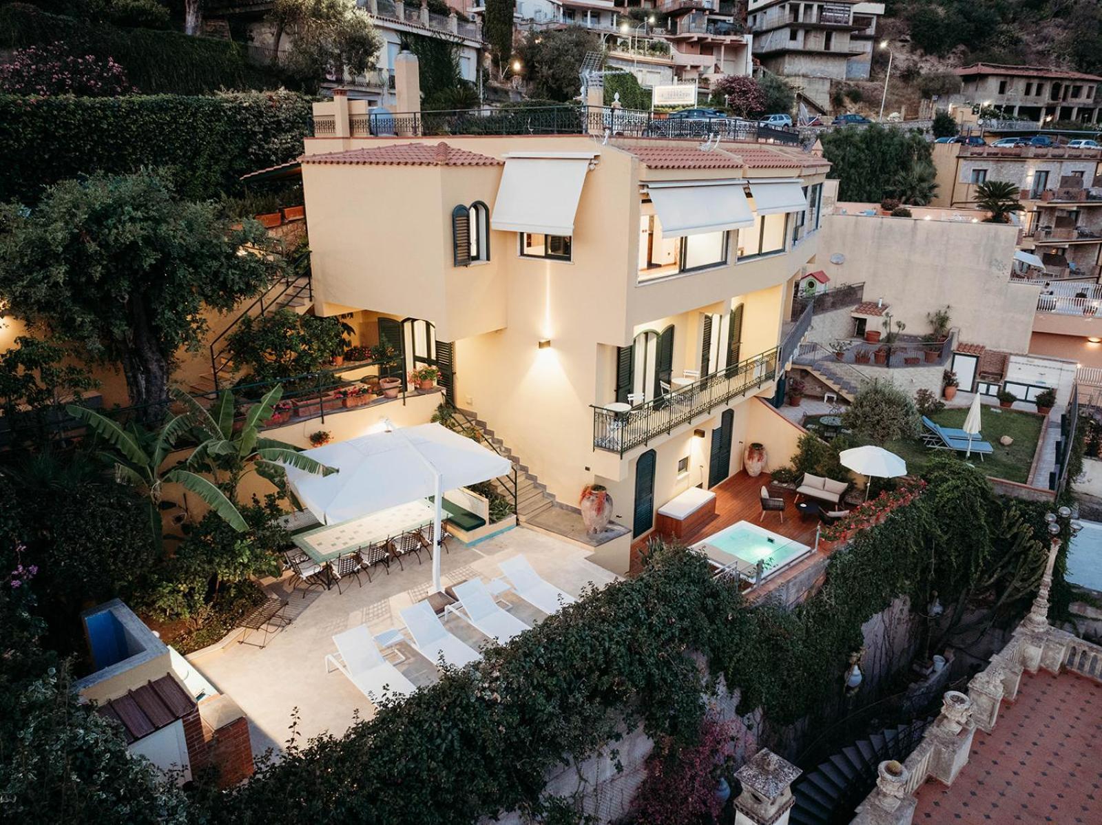 Marta Luxury Sea View And Villaer *