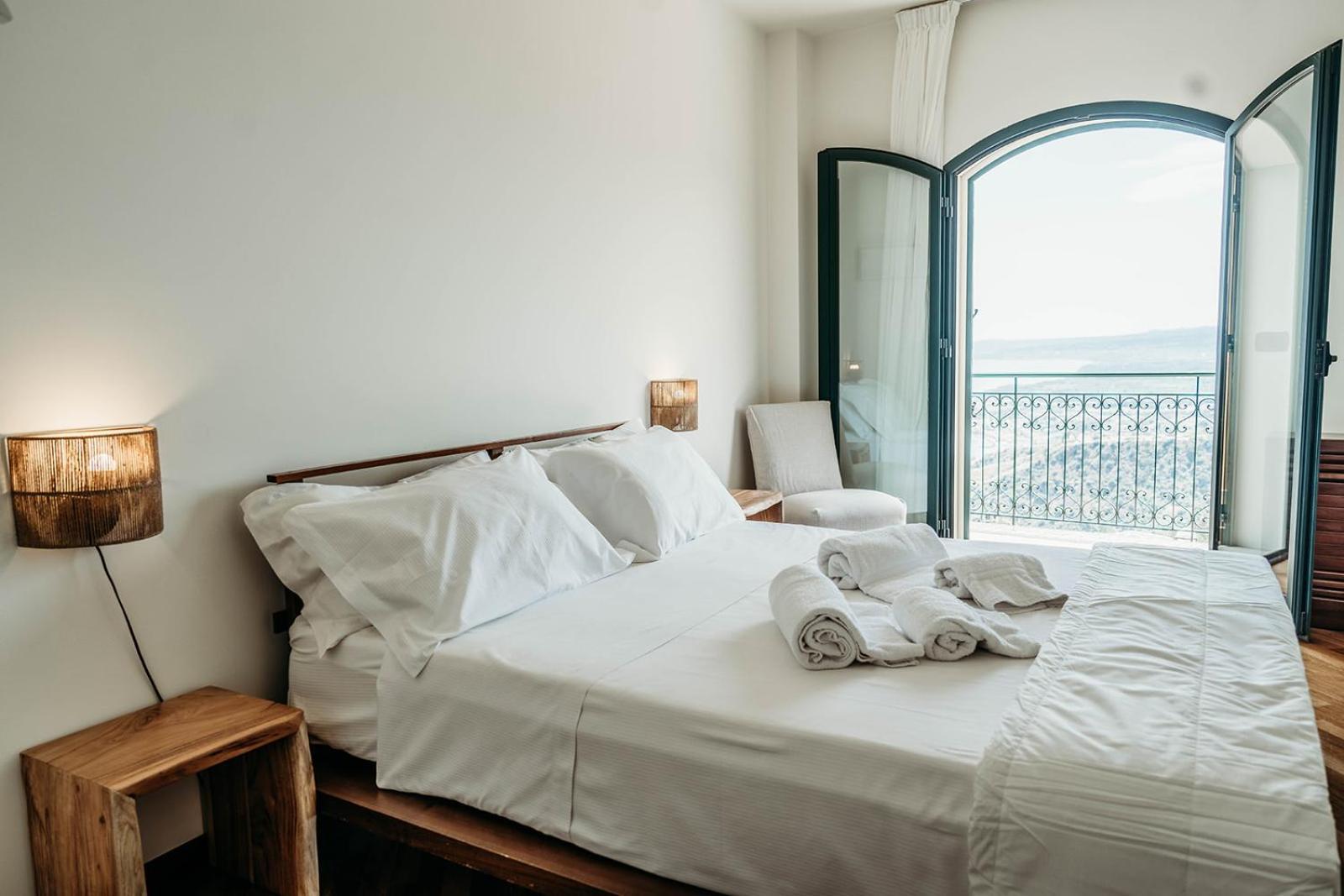 Marta Luxury Sea View And Villaer Taormina