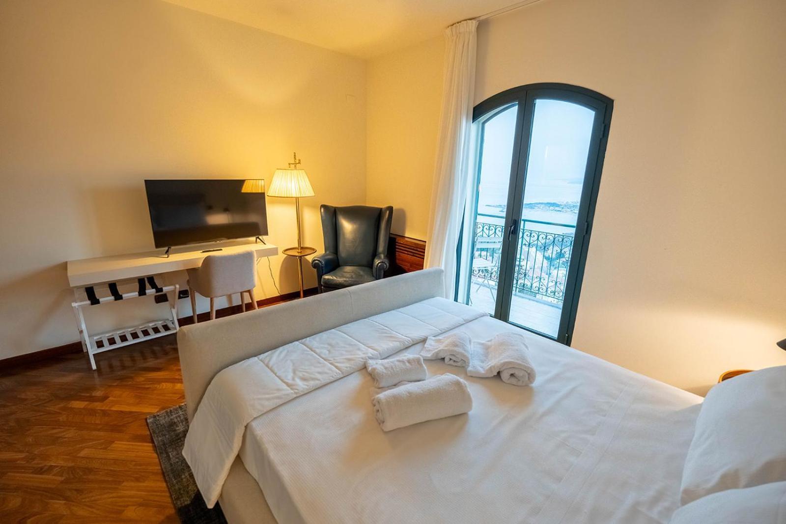 Marta Luxury Sea View And Villaer