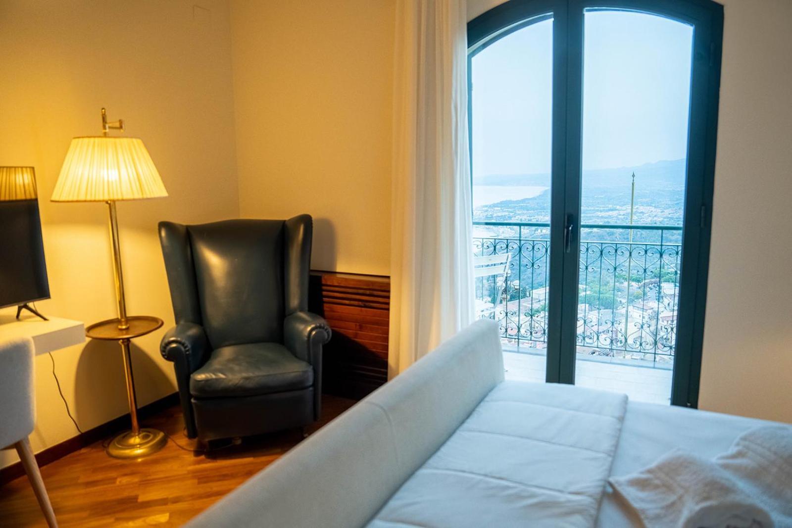 Marta Luxury Sea View And